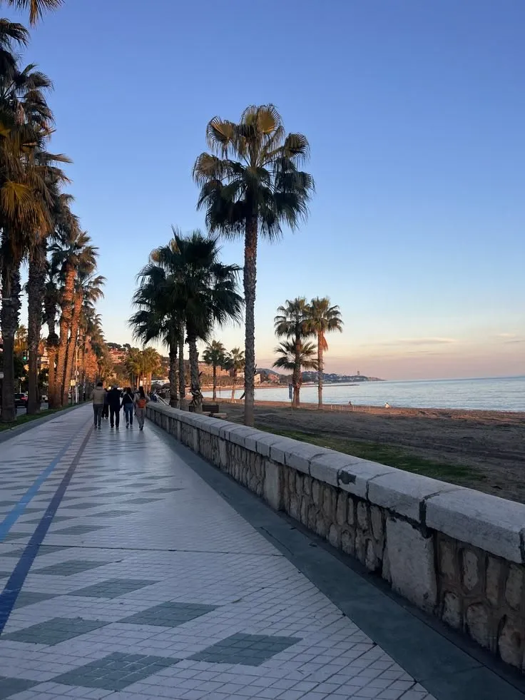 The paseo, Golden hour